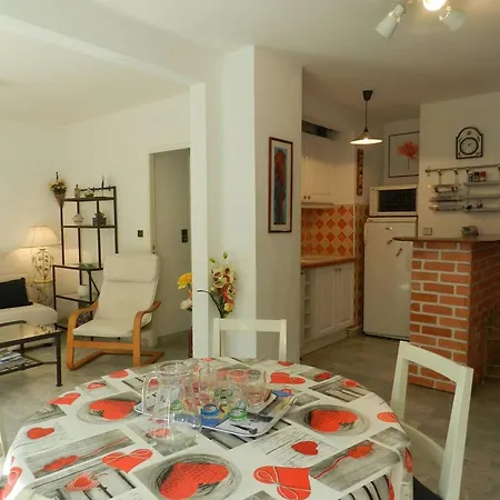 Bormes-les-mimosas, 3 Pieces, 7 Personnes - Fr-1-251-608 *